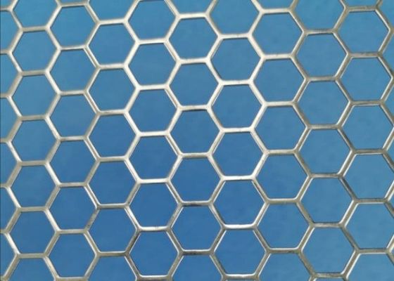 Ukuran Lubang 100mm Hexagonal Perforated Sheet Efisien Filtrasi Pemisahan Dalam Industri