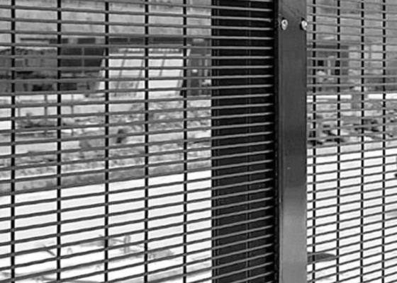 Panel Wire Mesh yang dilas dengan lubang persegi hitam untuk sekolah dengan pemasangan yang mudah