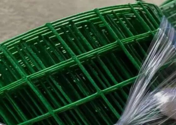 Hijau Dilapisi 0.35mm-6mm Wire Mesh Roll Welded Wire Mesh Fencing Rolls Anti Penuaan