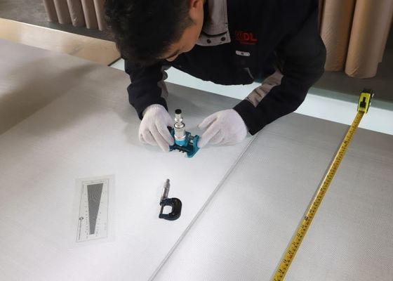 2205 Duplex Stainless Steel Woven Wire Mesh Roll Digunakan Di Kapal Tekanan