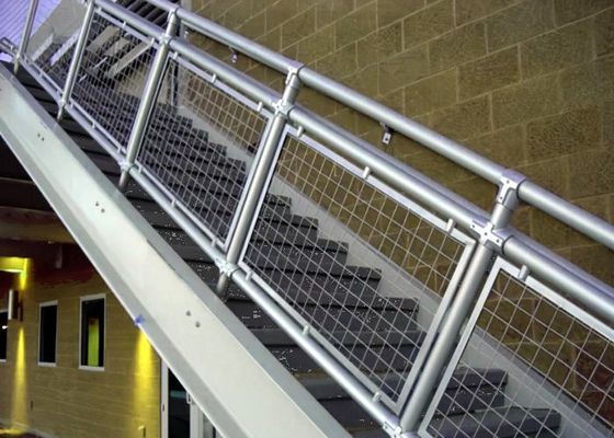 Bukaan Persegi Stainless Steel Galvanized Welded Mesh Untuk Railing Tangga