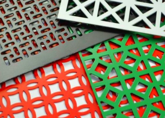 Lembar Mesh Baja Perforasi Area Terbuka Tinggi Pvc Lapisan Dekorasi Lubang Ukuran 0.1mm