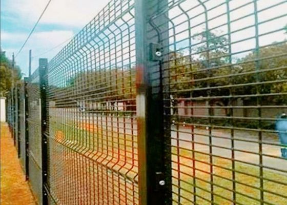 Panel Wire Mesh yang dilas dengan lubang persegi hitam untuk sekolah dengan pemasangan yang mudah