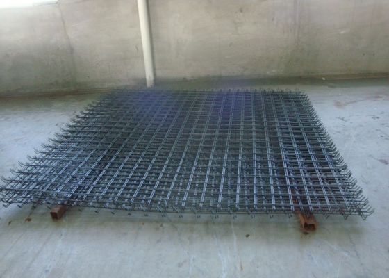 4 Ukuran Pembukaan Panel Wire Mesh Las 100mm X 100mm Ukuran kisi Kekuatan tinggi