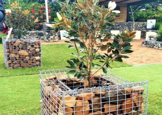 Jaring Kawat Las Tebal Digunakan sebagai Gabion Dekoratif dalam Konstruksi Lanskap