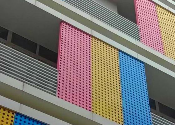 Lembaran Aluminium Berlubang dengan Lapisan PVC Berwarna-warni untuk Dekorasi Dinding Eksterior