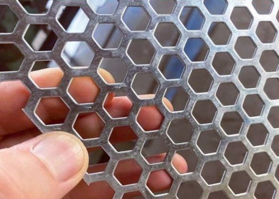 Lembaran Aluminium Berlubang dengan Lapisan PVC Berwarna-warni untuk Dekorasi Dinding Eksterior