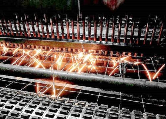 Karat tahan galvanis permukaan Welded Wire Fencing Rolls Diameter 1,5 mm