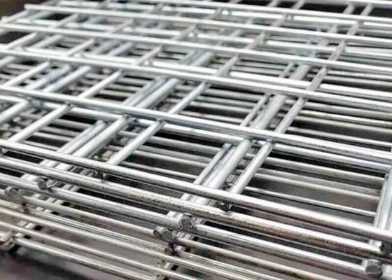 Panel Wire Mesh Hot Dip Galvanized yang dapat disesuaikan dan tahan lama
