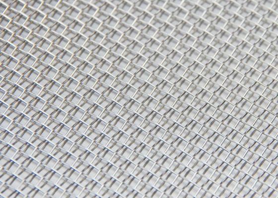 Tahan korosi ASTM E2016 Standar Woven Metal Screen Tahan Dampak Berat Raw Edge Preparation