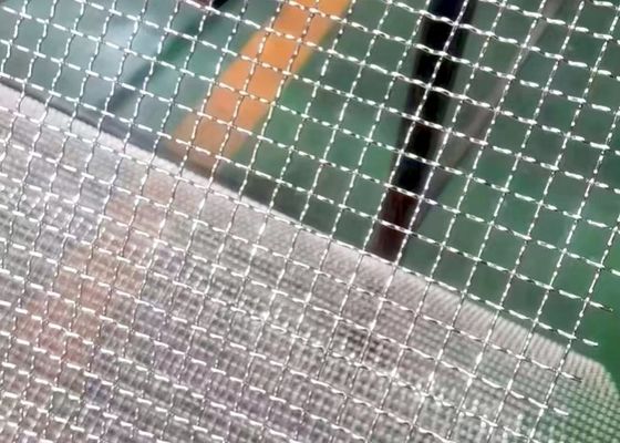 Layar Wire Mesh Tenun Melengkung dengan Bagian Atas Datar dengan Konstruksi Tugas Berat dan Ketahanan Korosi
