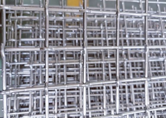 Layar Wire Mesh Tenun Melengkung dengan Bagian Atas Datar dengan Konstruksi Tugas Berat dan Ketahanan Korosi