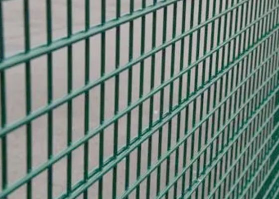 Plastik Lapisan Welded Wire Mesh Pagar Panel Korosi Resistensi 2 melengkung