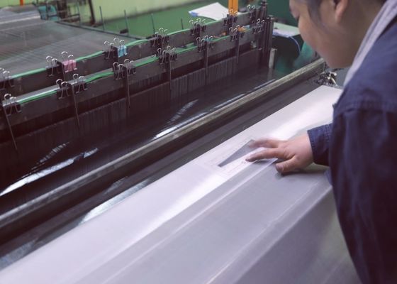 Luas Disesuaikan Plain Weave Woven Wire Mesh Screen dengan Multiple Options Material