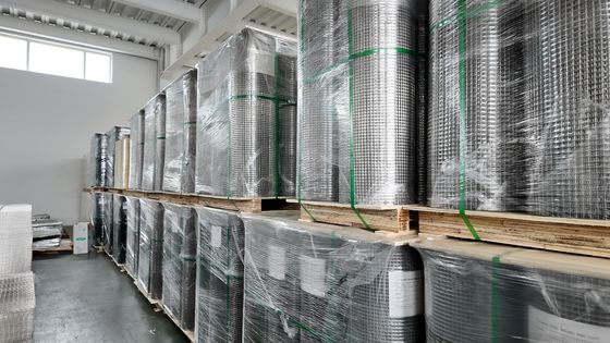 Panjangnya 20m Gelas Mesh Gulung dengan ketahanan korosi yang tinggi Ideal untuk pengukuhan pagar dan solusi keamanan